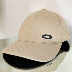 Oakley Black and Tan Baseball Cap